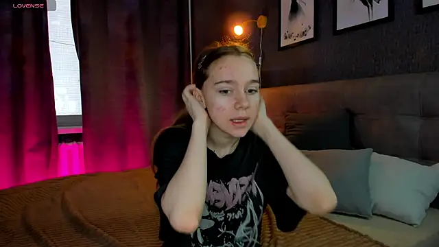 Snapshot of Lesi_Moonie01 chatting on October 7, 2025, 6:36 am Lesi Moonie01 online show from October 7, 2025, 6:36 am