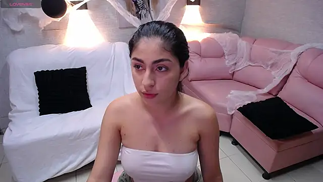 Snapshot of Alaya_cute chatting on October 25, 2025, 11:49 pm Alaya cute online show from October 25, 2025, 11:49 pm