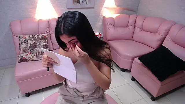 Snapshot of Alaya_cute chatting on October 6, 2025, 9:37 pm Alaya cute online show from October 6, 2025, 9:37 pm