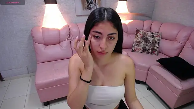 Snapshot of Alaya_cute chatting on October 17, 2025, 10:33 pm Alaya cute online show from October 17, 2025, 10:33 pm