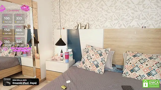 Megansttein  online show from November 18, 2025, 7:28 pm