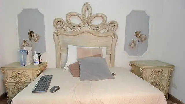  chloe adams online show from November 24, 2025, 11:43 am