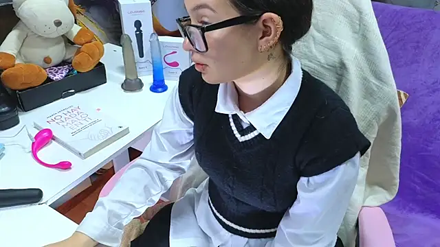 lilimini032 online show from November 5, 2025, 7:39 pm