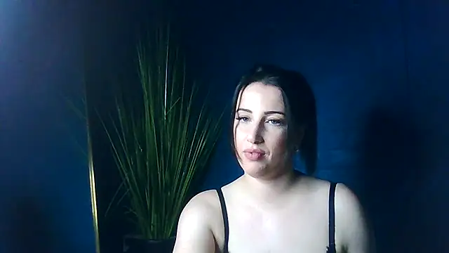 Snapshot of LuLuLover89 chatting on January 19, 2025, 11:21 pm LuLuLover89 online show from January 19, 2025, 11:21 pm