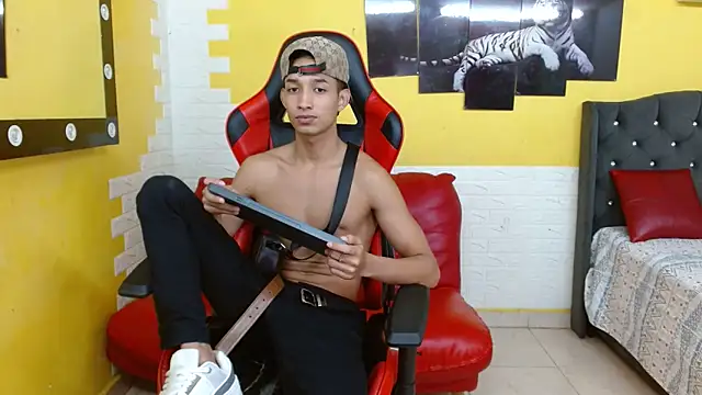 jose sexycumm online show from October 6, 2025, 8:09 pm