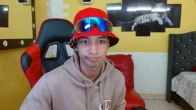 jose sexycumm online show from September 19, 2025, 8:35 pm