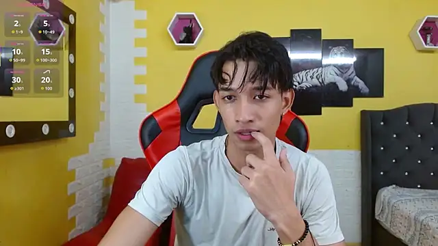 jose sexycumm online show from December 2, 2025, 8:32 pm