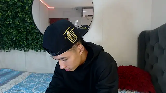 jose sexycumm online show from March 17, 2025, 10:19 pm