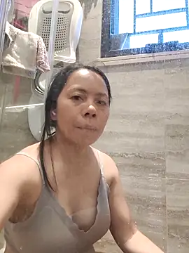 Snapshot of doggiepossession chatting on November 17, 2025, 5:11 am doggiepossession online show from November 17, 2025, 5:11 am