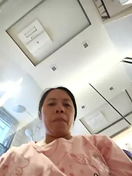 Snapshot of doggiepossession chatting on January 8, 2026, 6:19 am doggiepossession online show from January 8, 2026, 6:19 am