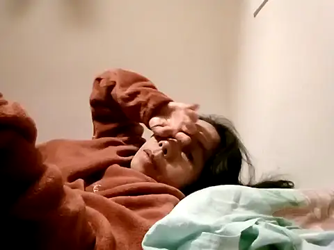 Snapshot of doggiepossession chatting on January 31, 2025, 3:22 pm doggiepossession online show from January 31, 2025, 3:22 pm