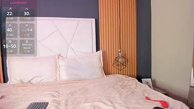 Lucy Smith2 online show from September 19, 2025, 7:51 pm