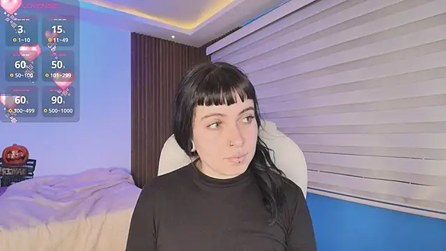 Lucy Smith2 online show from October 6, 2025, 7:47 pm