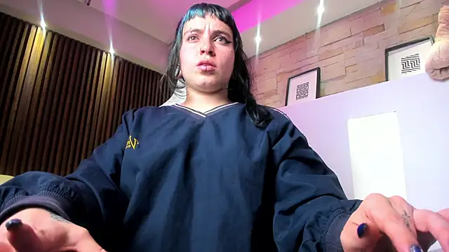 Lucy Smith2 online show from April 2, 2026, 4:57 pm