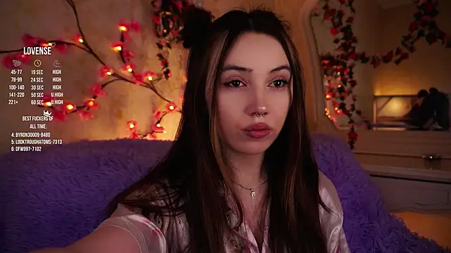 GillianDowdey online show from November 29, 2025, 2:34 am