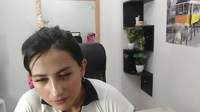 EmilyyEvans  online show from January 10, 2025, 3:16 pm