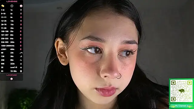 AislyEmbury online show from November 21, 2025, 4:44 am