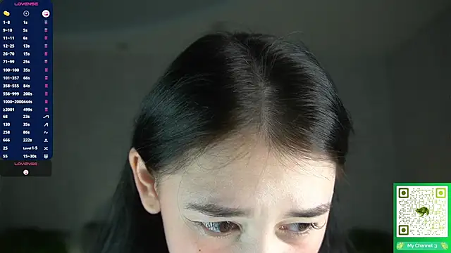 AislyEmbury online show from December 19, 2025, 4:49 am