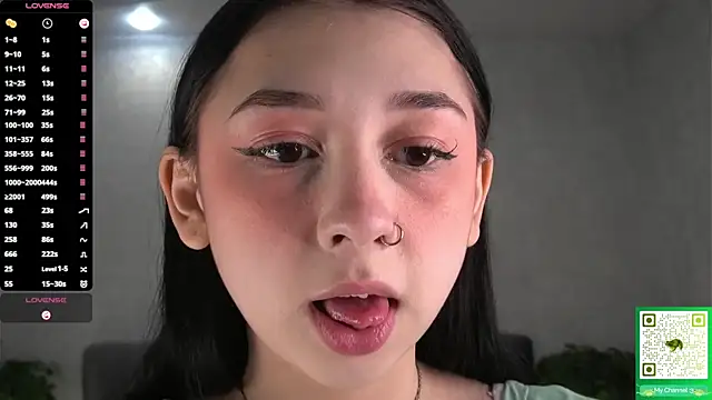 AislyEmbury online show from November 27, 2025, 4:46 am