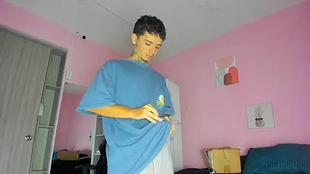 Ian Castillo  online show from October 10, 2025, 11:11 am