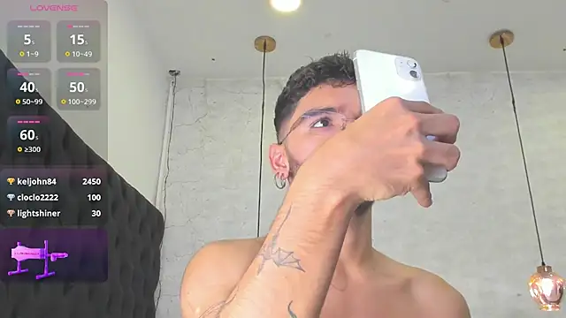 Snapshot of Ian_Castillo_ chatting on February 12, 2025, 5:26 pm Ian Castillo online show from February 12, 2025, 5:26 pm