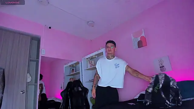 Ian Castillo  online show from October 27, 2025, 11:22 am