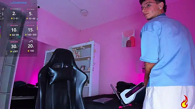 Ian Castillo  online show from November 17, 2025, 11:14 am