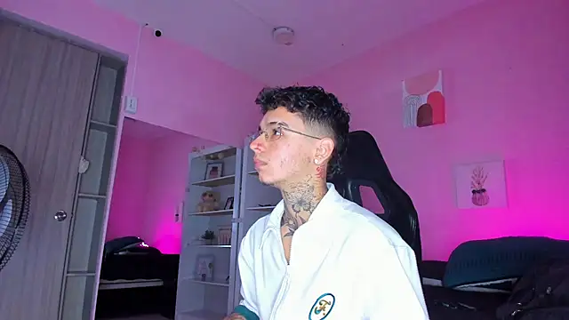 Ian Castillo  online show from November 5, 2025, 11:13 am