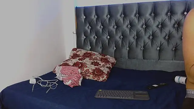 Snapshot of AntonellaAndNoah chatting on March 12, 2025, 11:12 pm AntonellaAndNoah online show from March 12, 2025, 11:12 pm