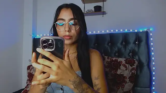 Snapshot of AntonellaAndNoah chatting on March 12, 2025, 8:09 pm AntonellaAndNoah online show from March 12, 2025, 8:09 pm