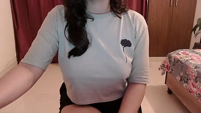 ANANYA-TIWARI online show from October 1, 2025, 5:23 am