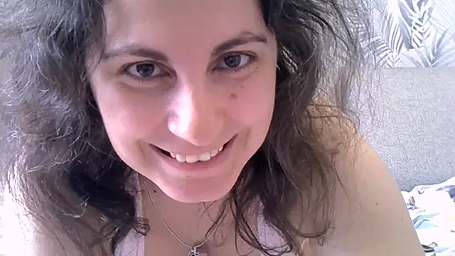 ShelaDiass online show from March 28, 2026, 3:40 am