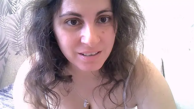 ShelaDiass online show from November 30, 2025, 4:57 am