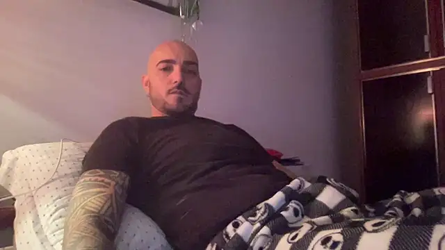 Snapshot of alessandromori91 chatting on December 17, 2025, 8:36 pm alessandromori91 online show from December 17, 2025, 8:36 pm