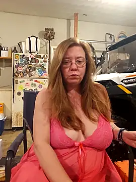 Snapshot of MsShelby40 chatting on November 25, 2025, 11:48 pm MsShelby40 online show from November 25, 2025, 11:48 pm