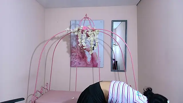 Violetta Suky online show from February 26, 2025, 1:32 pm