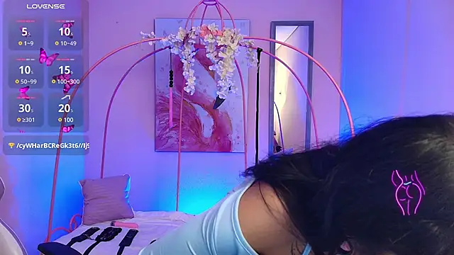 Violetta Suky online show from March 4, 2025, 5:03 pm