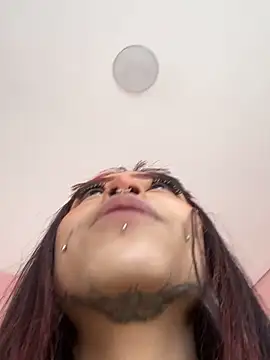 Violetta Suky online show from November 27, 2025, 1:22 pm