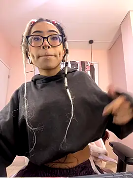 Violetta Suky online show from October 13, 2025, 12:51 pm