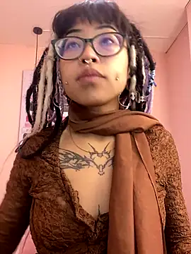 Violetta Suky online show from October 6, 2025, 1:45 pm