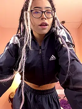 Violetta Suky online show from October 8, 2025, 1:12 pm