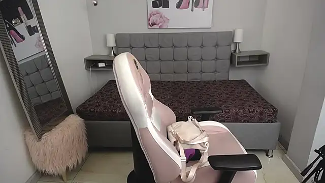 Violetta Suky online show from September 9, 2025, 1:09 pm