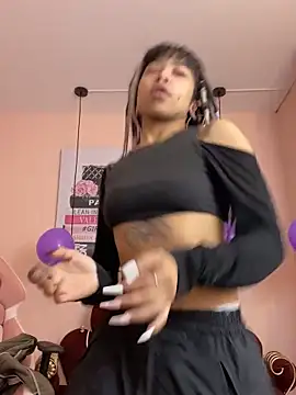 Violetta Suky online show from October 18, 2025, 1:02 pm