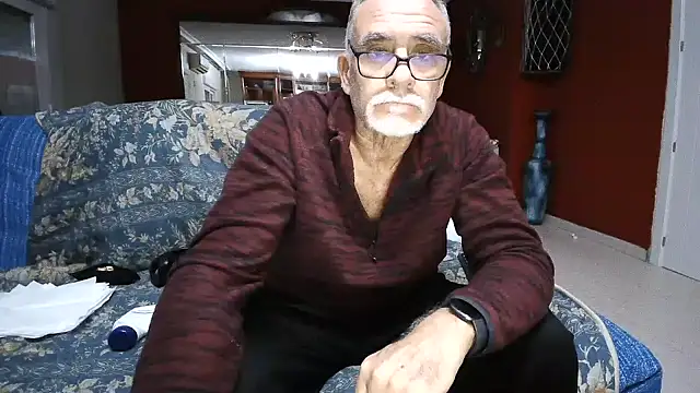 Snapshot of maduroguapo chatting on January 19, 2025, 10:06 pm maduroguapo online show from January 19, 2025, 10:06 pm