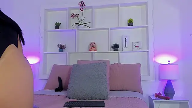 Jenifer Diaz online show from February 24, 2026, 3:02 pm