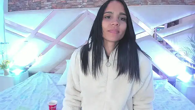 sophie pariss online show from February 11, 2026, 3:28 am