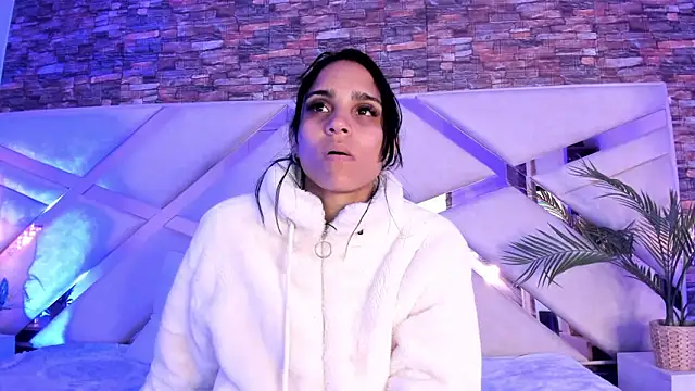 sophie pariss online show from December 23, 2025, 4:12 am