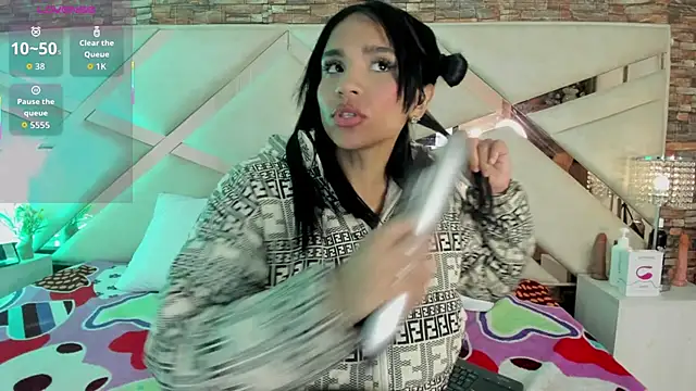 sophie pariss online show from November 12, 2025, 3:54 am