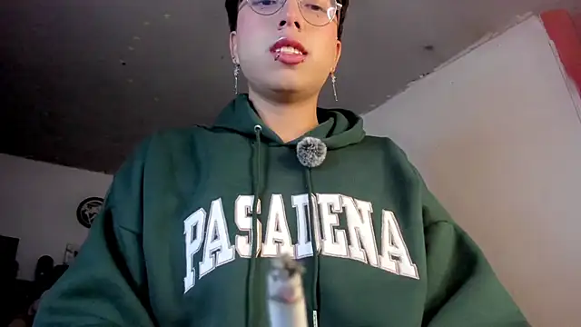 AnggelONfiree online show from February 6, 2026, 3:24 am