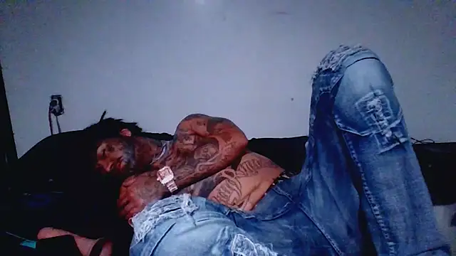 Snapshot of Azazelihornyasf chatting on December 17, 2025, 2:38 am Azazelihornyasf online show from December 17, 2025, 2:38 am